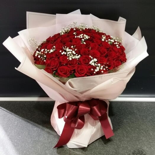 Lujoso ramo de 30 rosas rojas