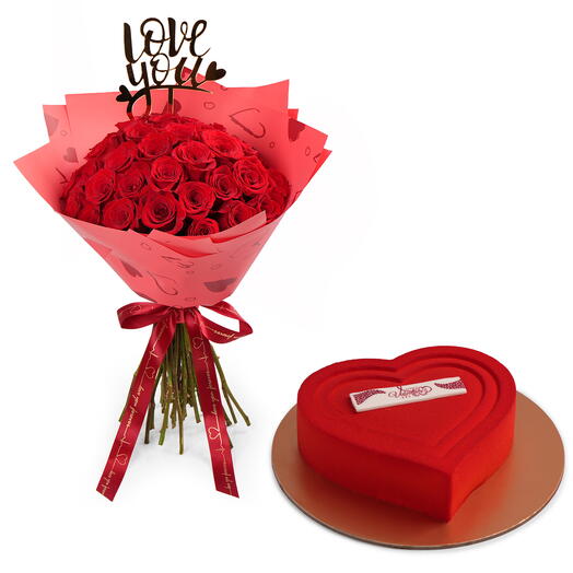 Букет из 35 красных роз «Любовь» с шоколадным тортом в форме сердца