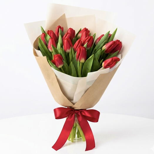 21 Red Tulips Bouquet – Premium Romantic Tulip Flowers in Dubai