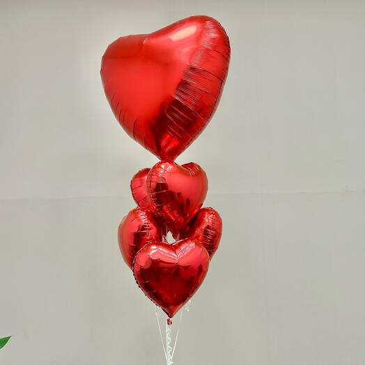 6 красных воздушных шаров в форме сердца