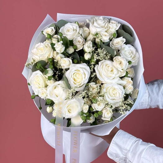 Charming White: Small Size Bouquet of White Roses