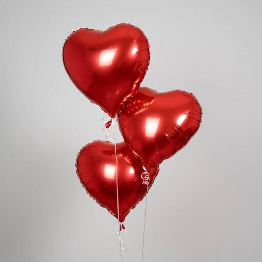 Красные шарики в форме сердца