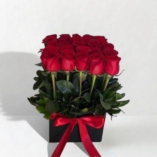 Mini Pop Rojo_ San Valentín Premium 25 Rosas Rojas Arreglo en caja de regalo vertical