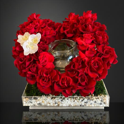 ACRYLIC TRAY WITH BETTA FISHBOWL ROSES AND ORCHIDS (HEART SHAPED)