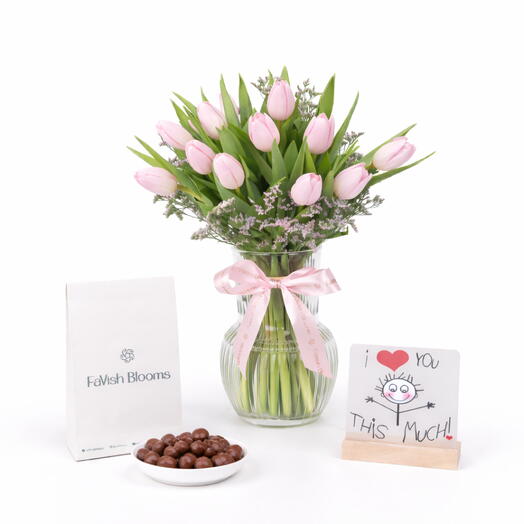 Подарочный набор с нежно-розовыми тюльпанами и драже   топпер Love