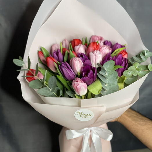 Mixed tulips bouquet