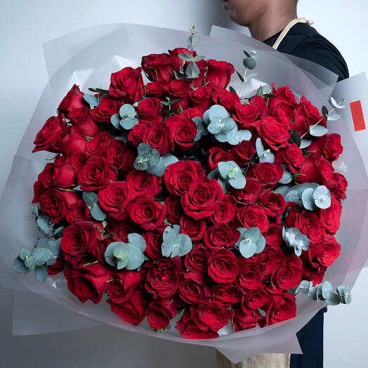 101 Red Roses With Eucalyptus-1432