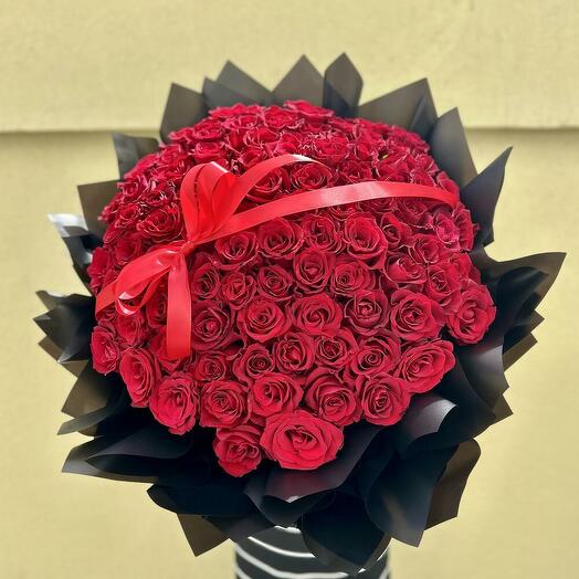 100 Red roses with black wrapping