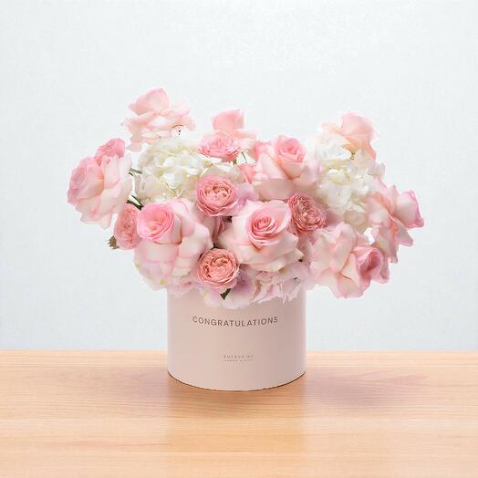 Розовая поздравительная коробка с таффи