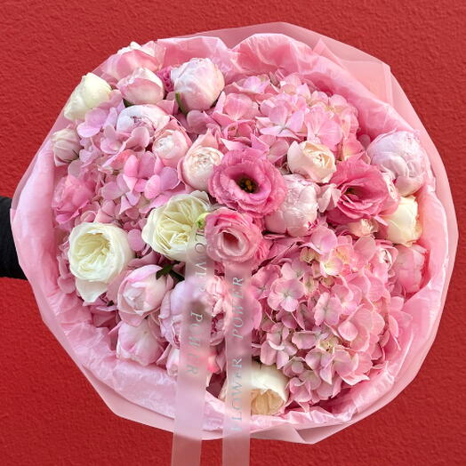 Цветочная поэма: Букет из розовых гортензий, эустомы, пионов и роз