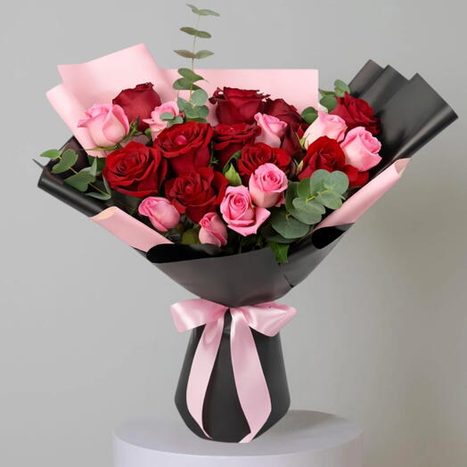 Citrus Shades Of Women s _ 21 Pink or Red Rose Bouquet