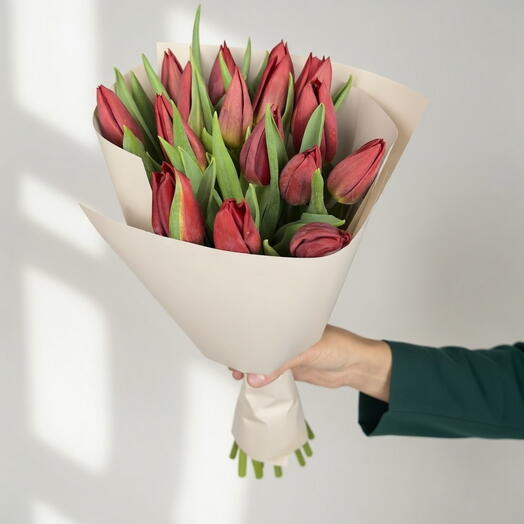 Красная радость - 15 тюльпанов