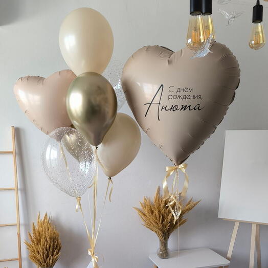 Set with a big cream heart