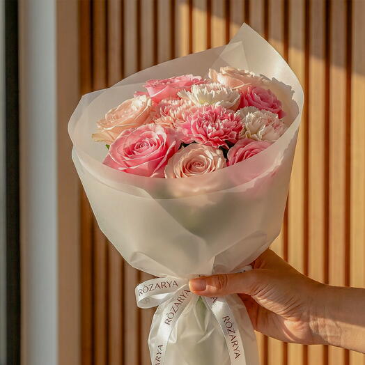 Blush Silk Petite nouée à la main : L'harmonie Rose Œillet