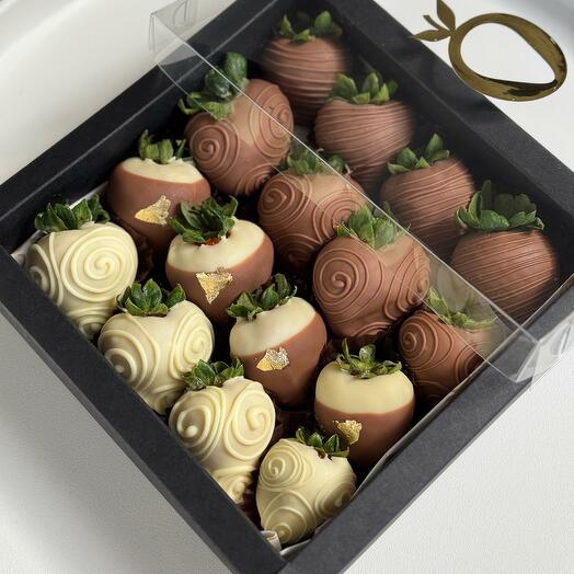 Elegant Box of 16 Chocolated Strawberries – Milk, White   Dark