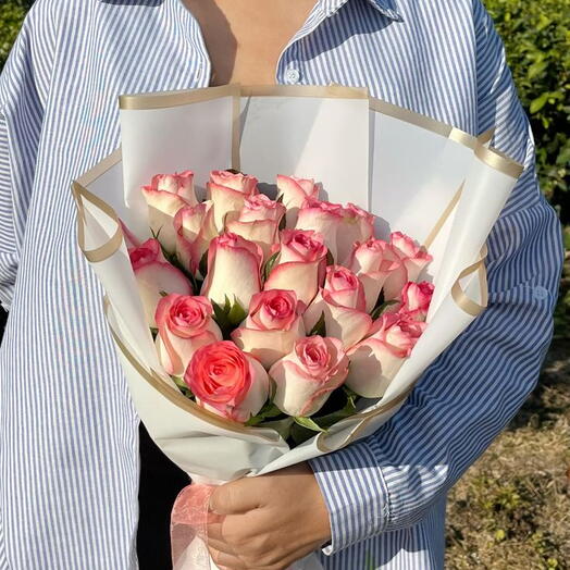 Букет из 20 розовых роз, размер M