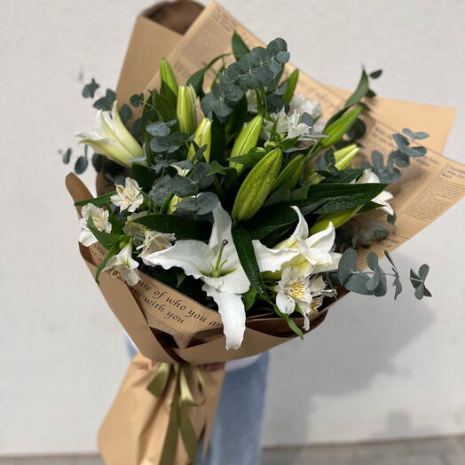 букет из 7 стеблей лилий