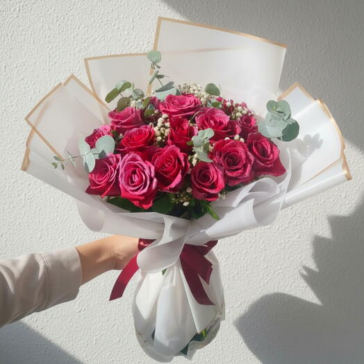 Элегантность, поцелованная снегом – букет из 21 фиолетовой розы