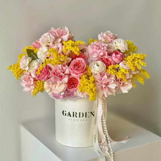 «Nice» basket (size M) — mimosa, ranunculus, pink expression rose