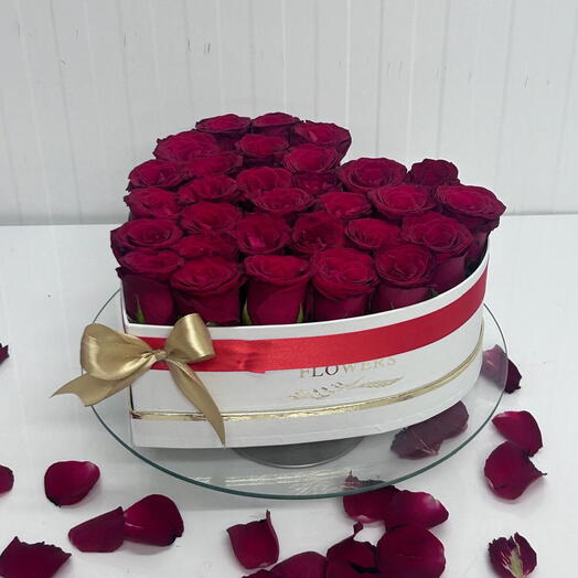 21 красная роза в коробке 222