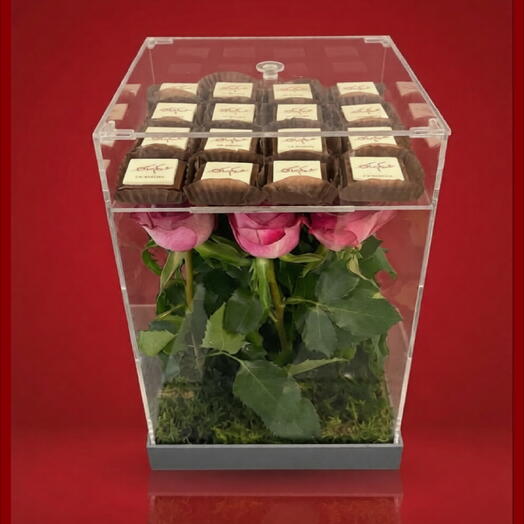 Акриловый футляр с розами и шоколадными конфетами с крышкой