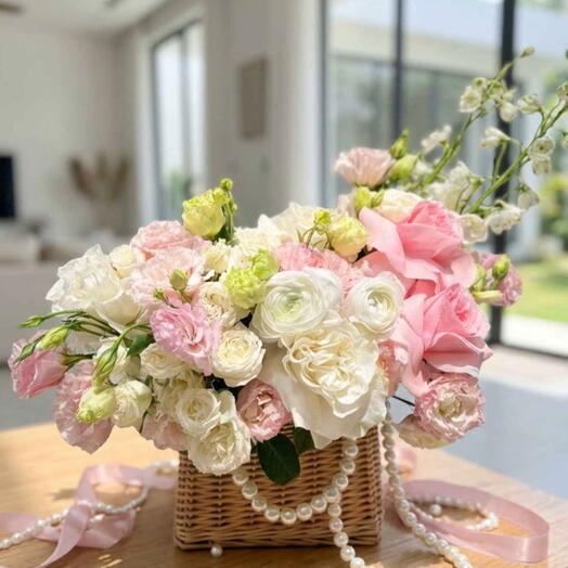 Flowers arrangement in basket Elysian 011222