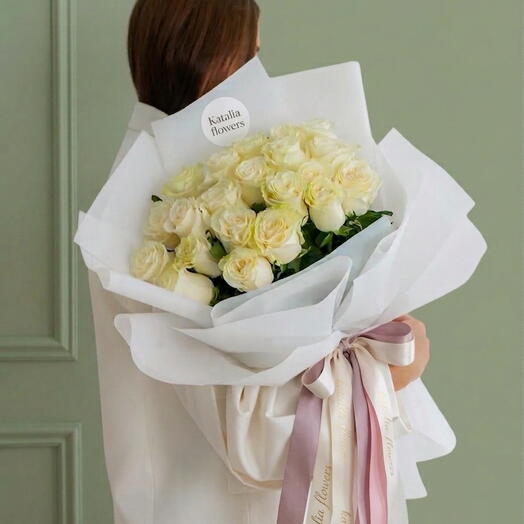 A premium bouquet of creamy roses