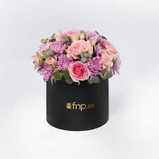 Элегантная цветочная композиция в черной коробке