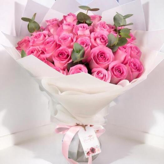 Elegant Pink Rose Bouquet with Eucalyptus – 21 Soft Bloom Stems for Romantic and Joyful Moments