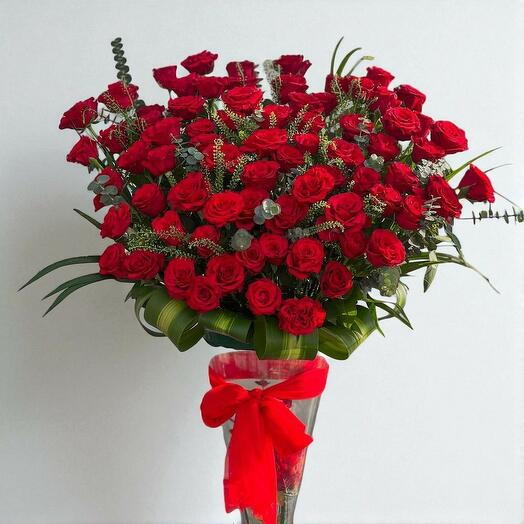 Red rose nice vase arrangement