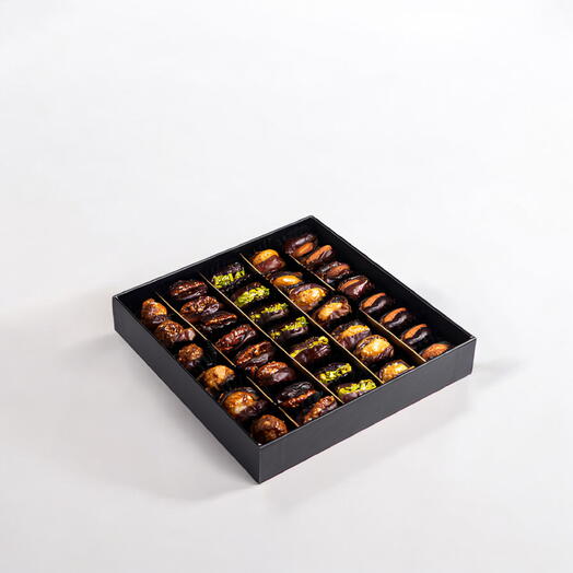 Коробка Al Nabat — крупные фаршированные финики