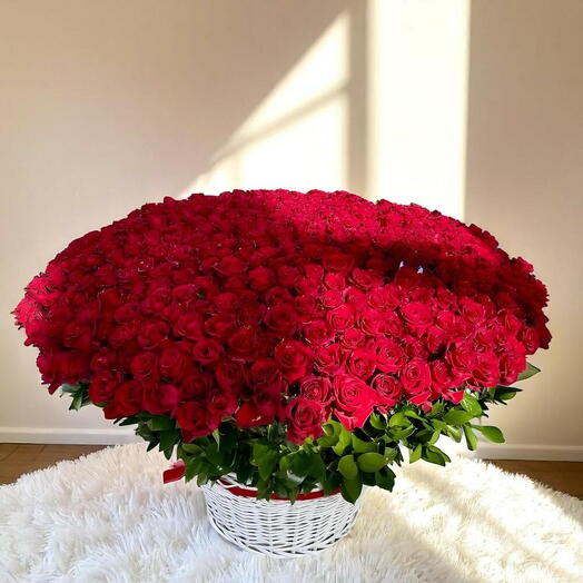 251 Rose Basket arrengmant