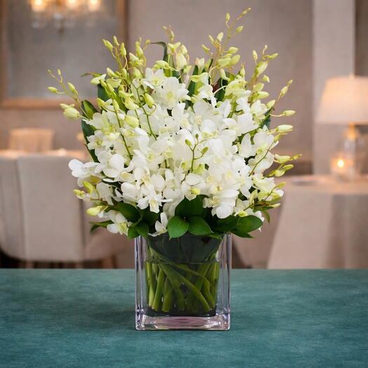 Кристальная орхидея цвета слоновой кости – ваза с 15 белыми орхидеями