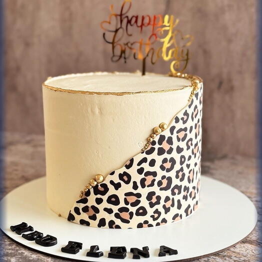 Leopard design cake