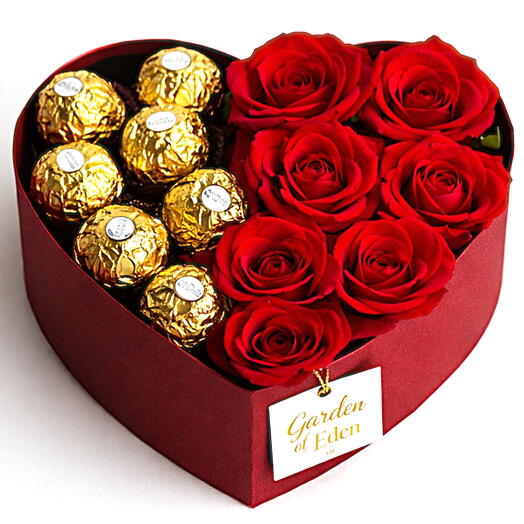 Sweet Love – 7 Red Roses   Ferrero Rocher Heart Box