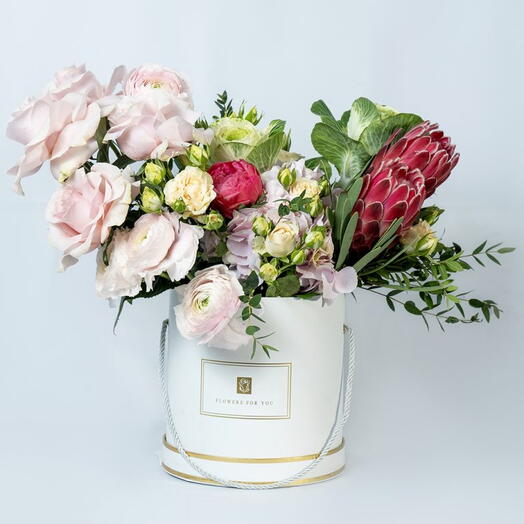 Роскошная коробка с цветами