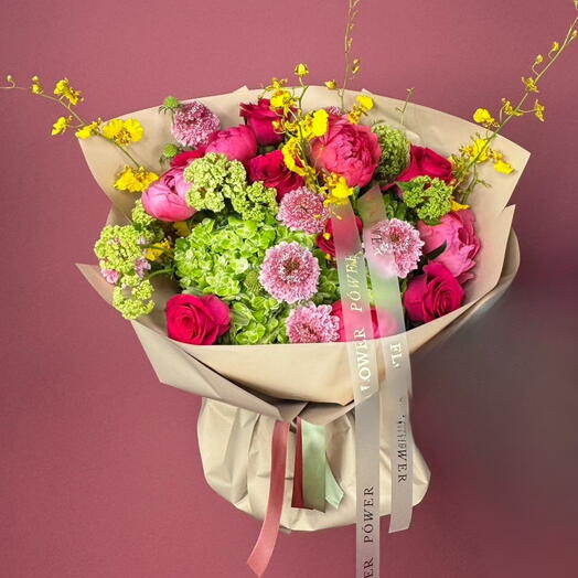 Колор Краш: Букет из гортензий, пионов, роз и хризантем