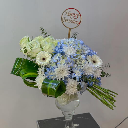 Ваза синяя белая красивая композиция