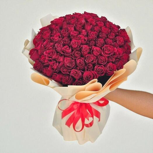 красота из 71 красной розы