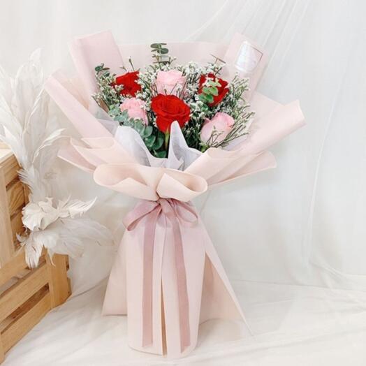 Romantic Red   Pink Roses Bouquet