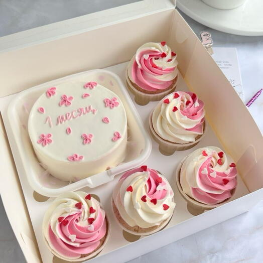 Торт с капкейками