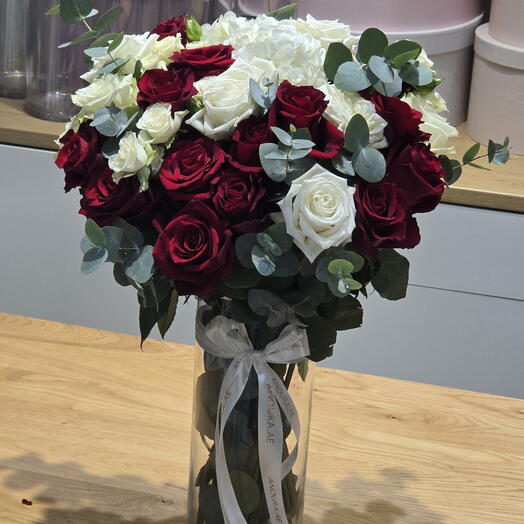 Red   White Roses in Vase