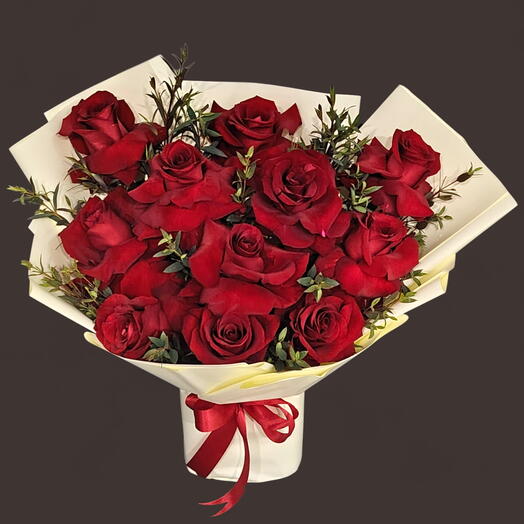 Элегантный букет из красных роз