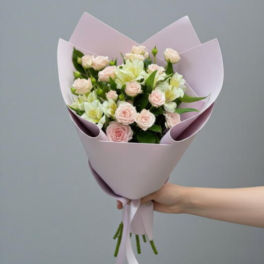 Очаровательный букет ручной сборки: Розовые розы   белая альстромерия | Дубай