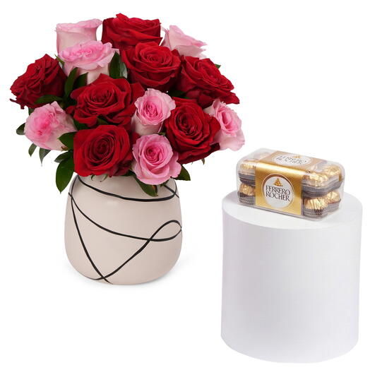 Розовая элегантность: коробка с ассорти роз и Ferrero Rocher