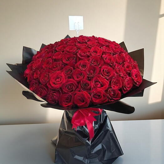 Букет из 100 красных роз