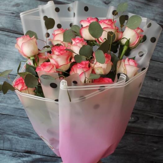 Pink roses bouquet