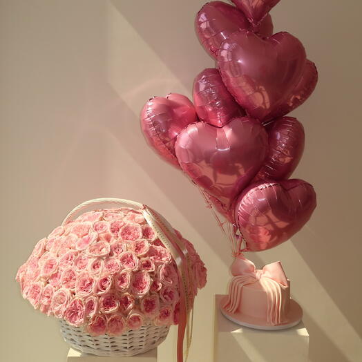 Pink roses Set of - 150 pink premium O Hara roses, cake with vanilla filling and 10 heart shaped balloons