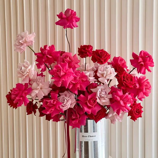 Sweet   Mixed Pink Roses Box