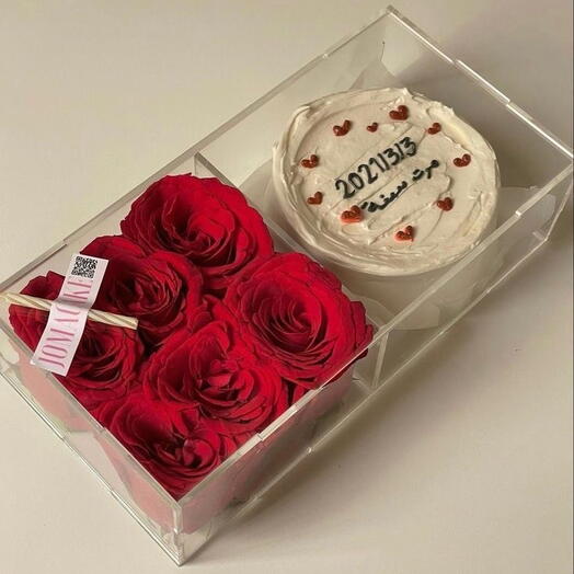 Perfect gift for eid ul adha😍minicake with Flowers in acrylic box! Hurry out limited stock only